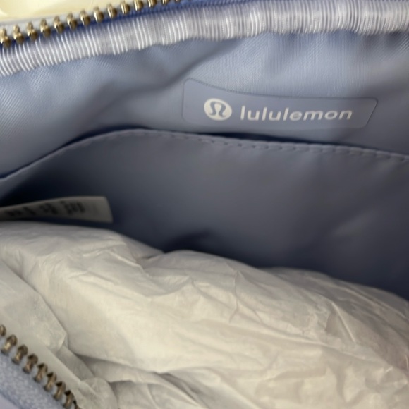 Lululemon Camera Bag Pastel Blue (2L) brand new - Picture 6 of 10